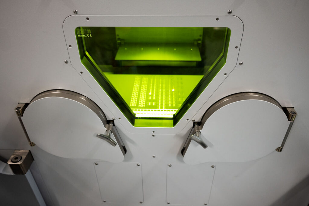 Titanium spinal implant 3D printed medical device by Amnovis