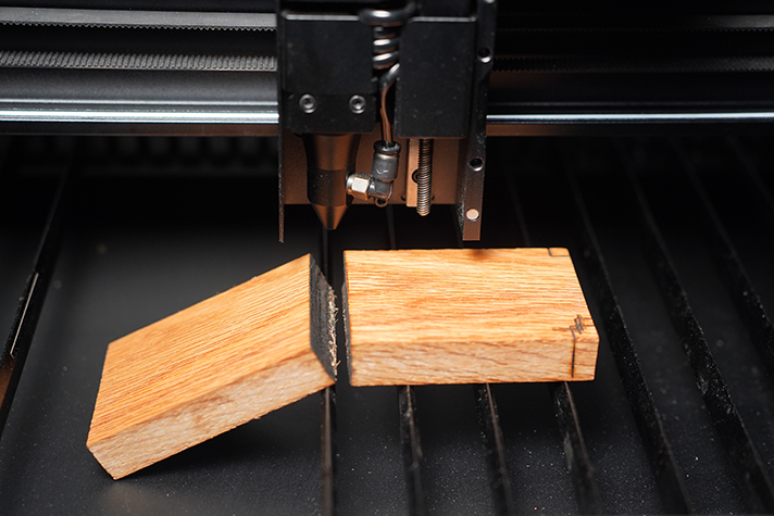 CO2 laser cutting wood