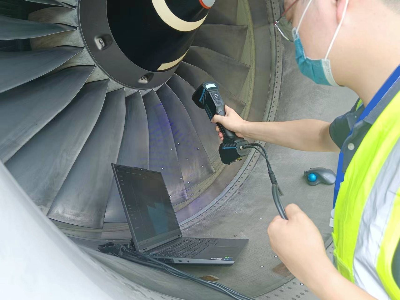 Handheld 3D scanner measuring aircraft structure