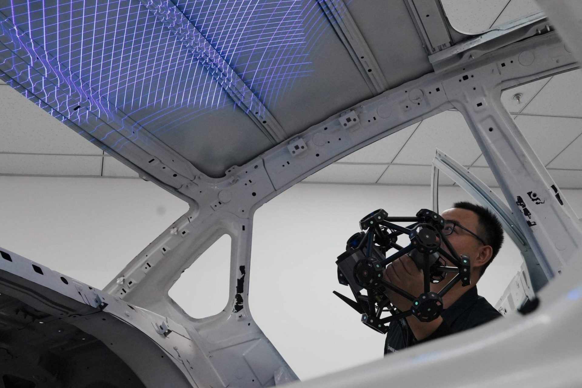 3D scanning the interior of an automotive body in white
