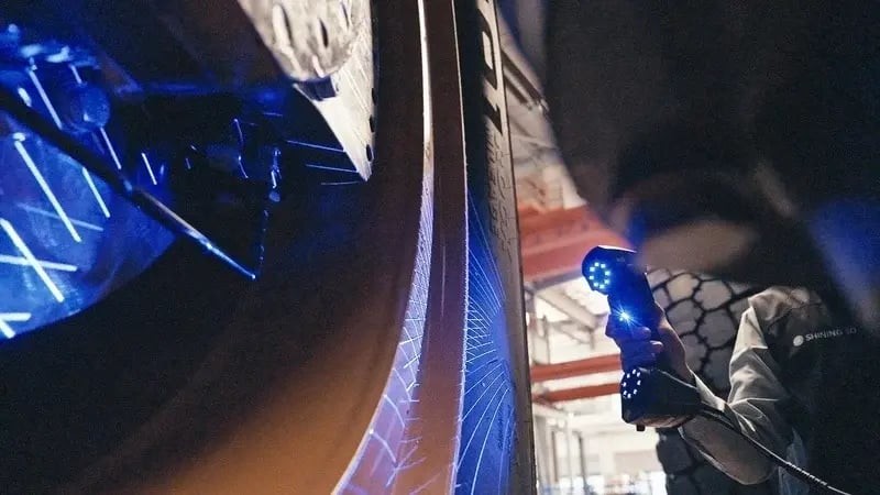 Portable 3D scanning of a large mining truck component
