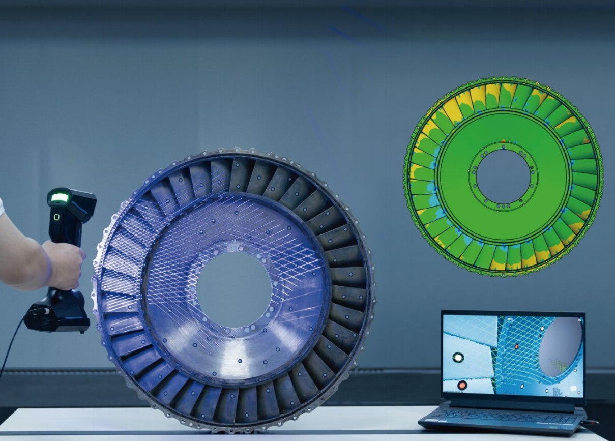 Scanned turbine part beside its CAD deviation map displayed on screen
