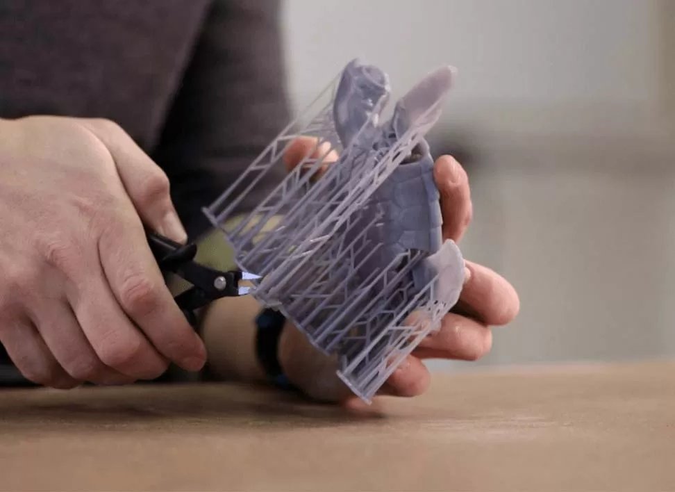 Cutting the support lattice away from a translucent resin 3D printed part with side cutters