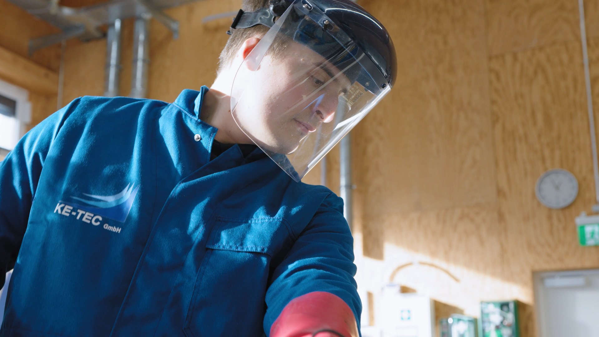 Engineer scanning a machined component with a handheld 3D scanner